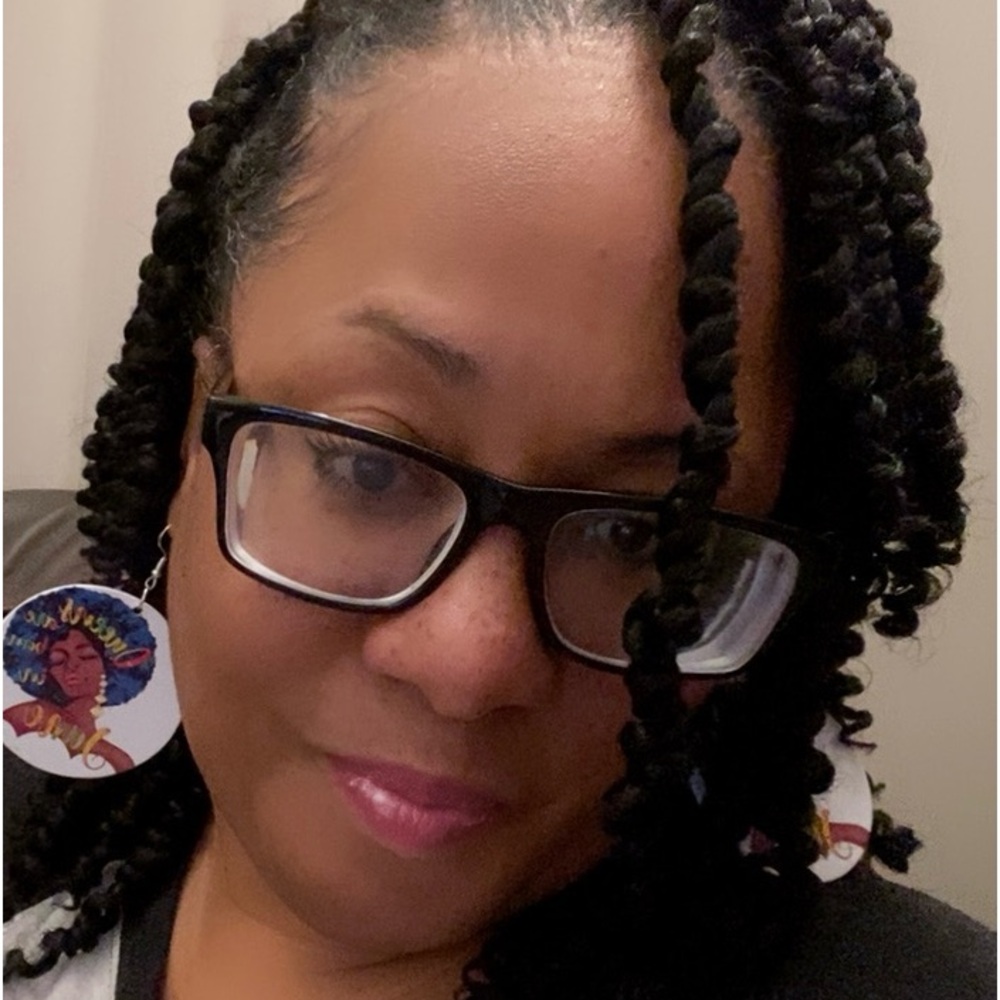 Meet your Posher, Latanya